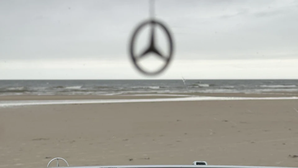 Mercedes-Benz E-Class silver creed 4