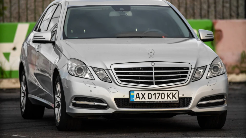 Mercedes-Benz E-Class "Silver Fox" 2