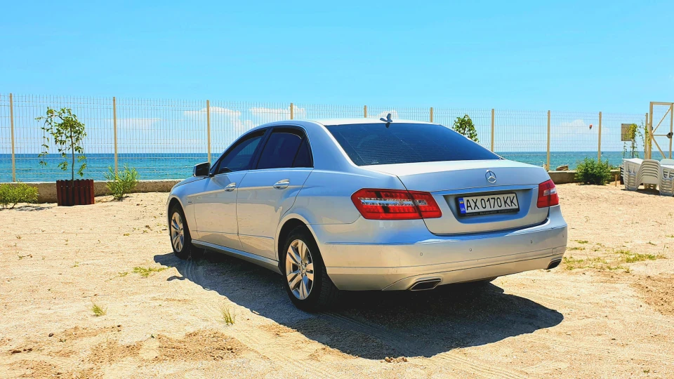Mercedes-Benz E-Class "Silver Fox" 4