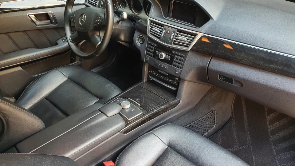Mercedes-Benz E-Class "Silver Fox" 5