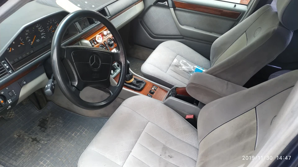Mercedes-Benz E-Class Синій 2.8Б 3