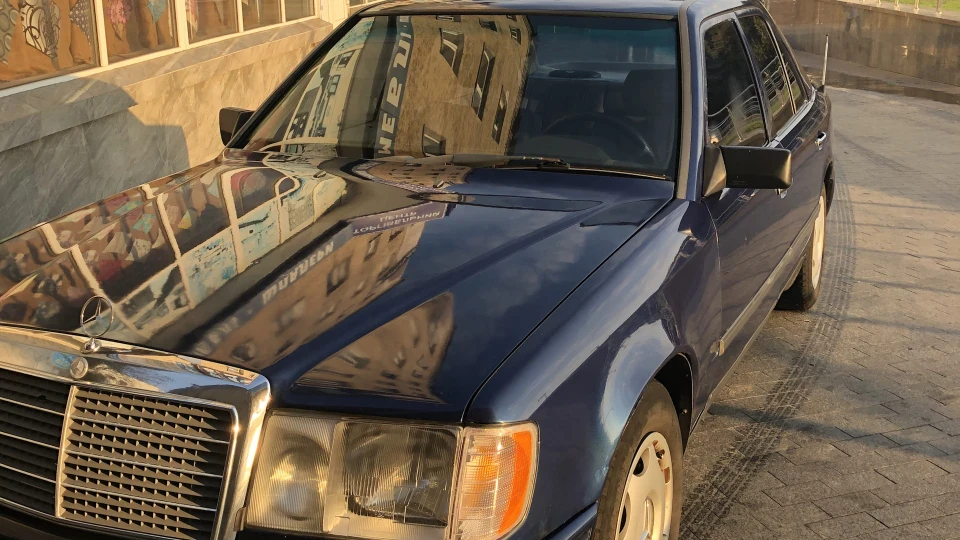 Mercedes-Benz E-Class Синий 3