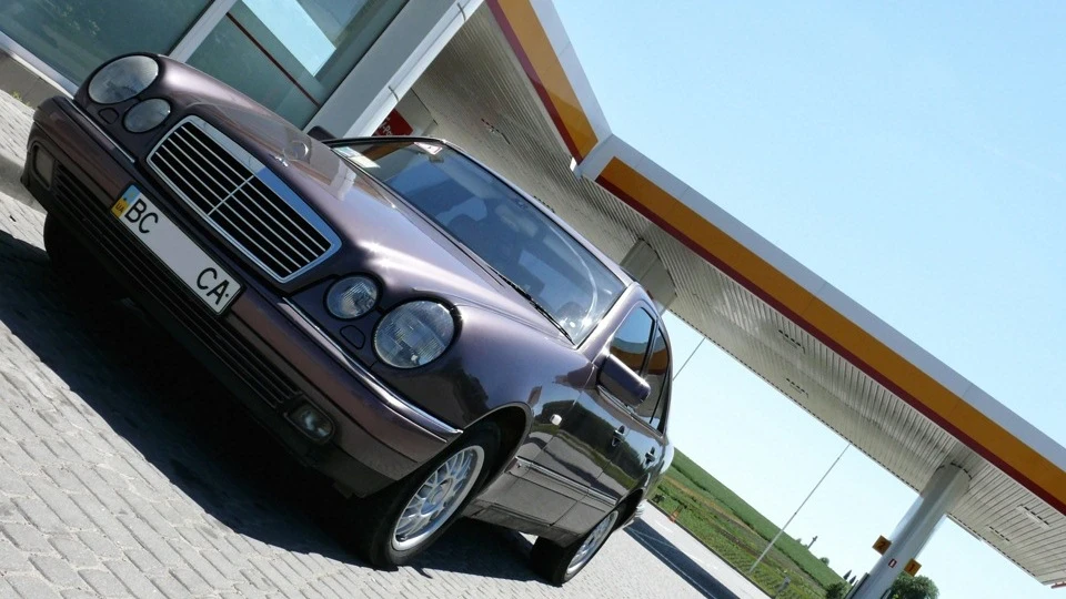 Mercedes-Benz E-Class Бузковий красень 2