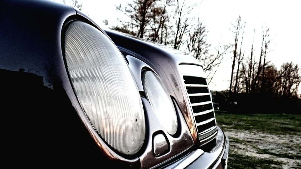 Mercedes-Benz E-Class Бузковий красень 3