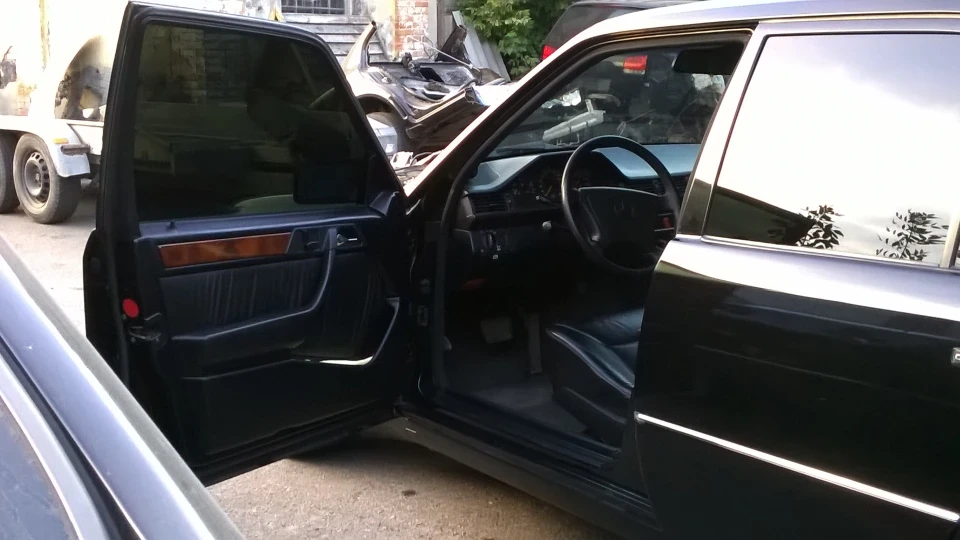 Mercedes-Benz E-Class Stance-Benz V8 2