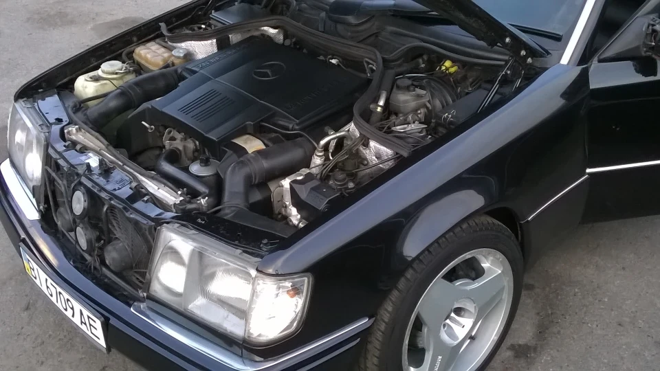 Mercedes-Benz E-Class Stance-Benz V8 4