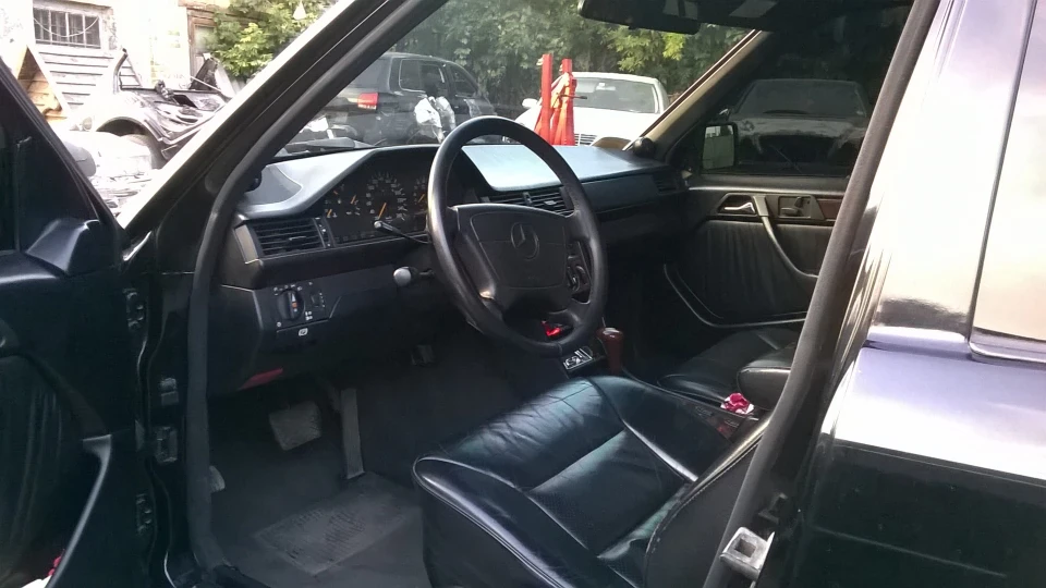 Mercedes-Benz E-Class Stance-Benz V8 5