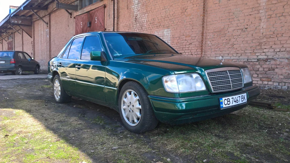Mercedes-Benz E-Class Сучка з характером 2