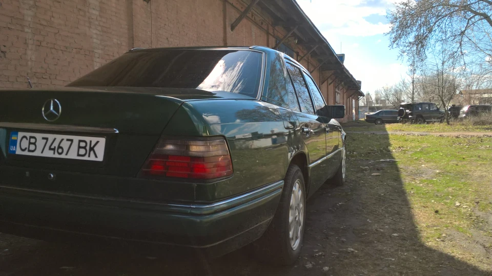 Mercedes-Benz E-Class Сучка з характером 3