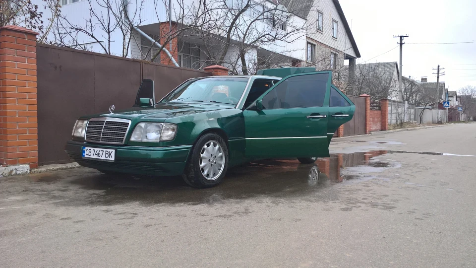 Mercedes-Benz E-Class Сучка з характером 4