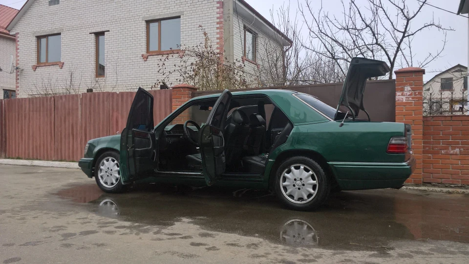 Mercedes-Benz E-Class Сучка з характером 5