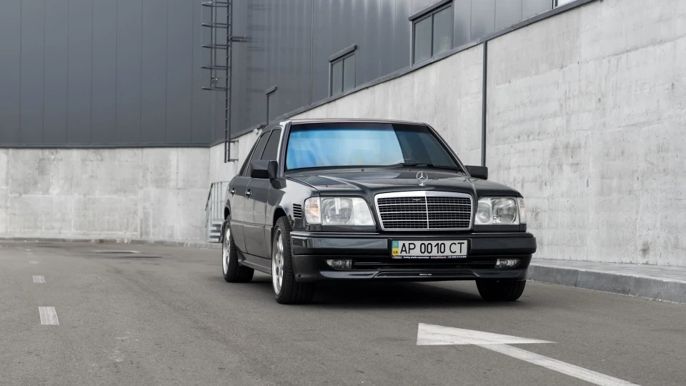 Mercedes-Benz E-Class турбо-ракета!