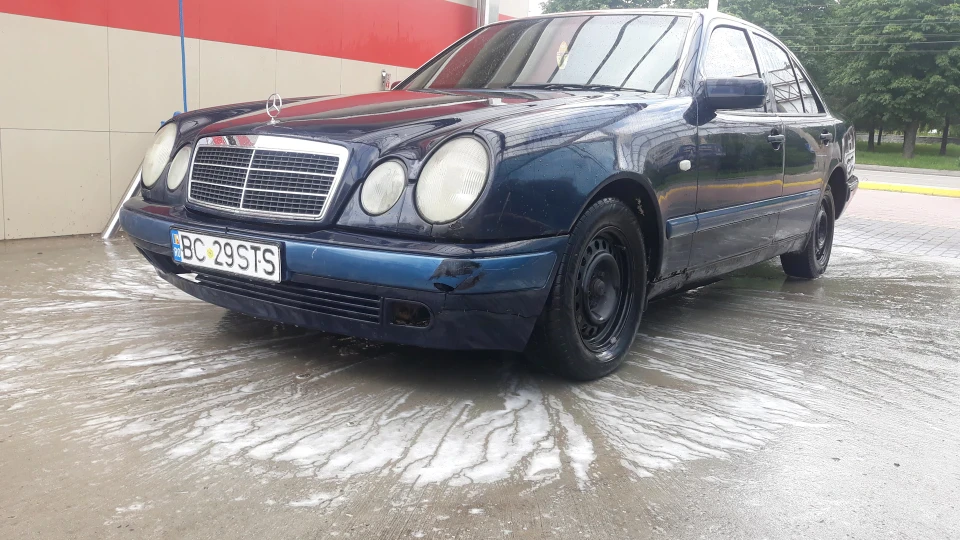 Mercedes-Benz E-Class Равлик