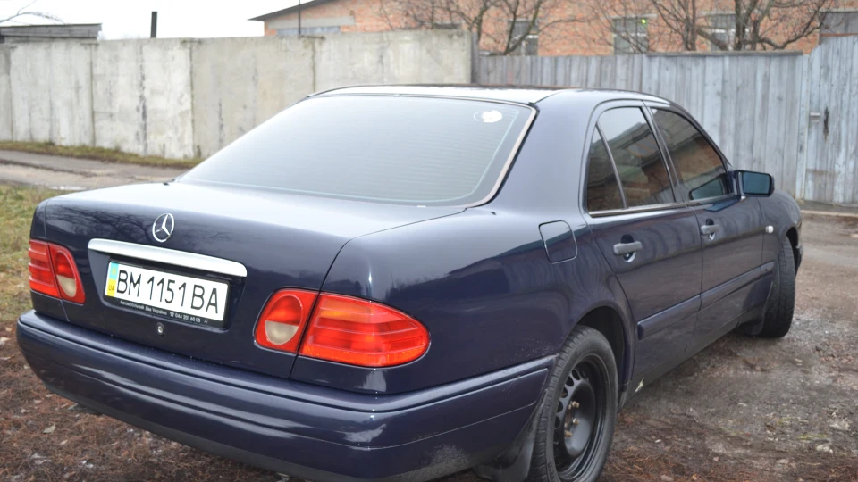 Mercedes-Benz E-Class V6 2.8 5