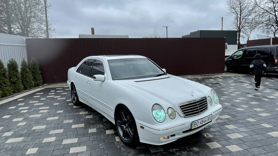Mercedes-Benz E-Class V6 USA 2