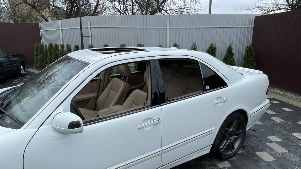 Mercedes-Benz E-Class V6 USA 4