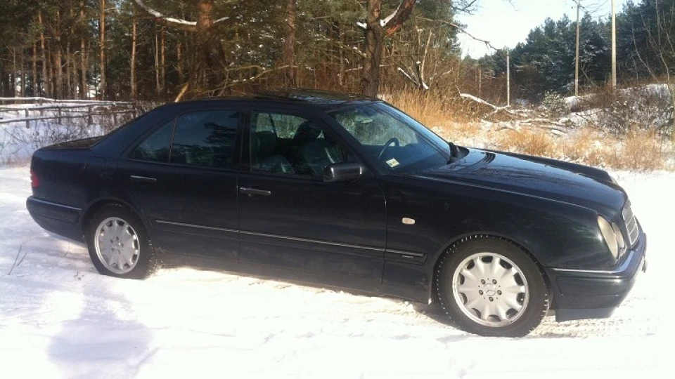 Mercedes-Benz E-Class V8 4,2 Avantgarde 2