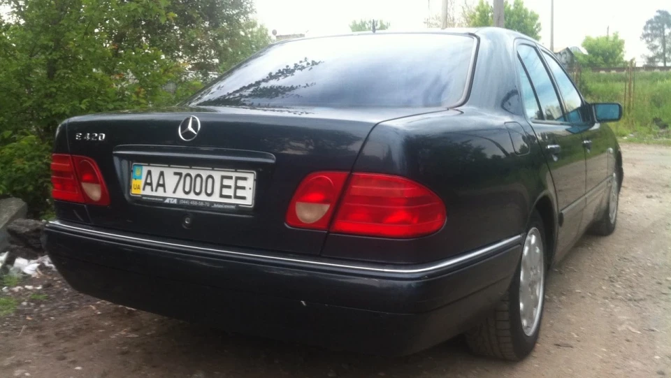 Mercedes-Benz E-Class V8 4,2 Avantgarde 3
