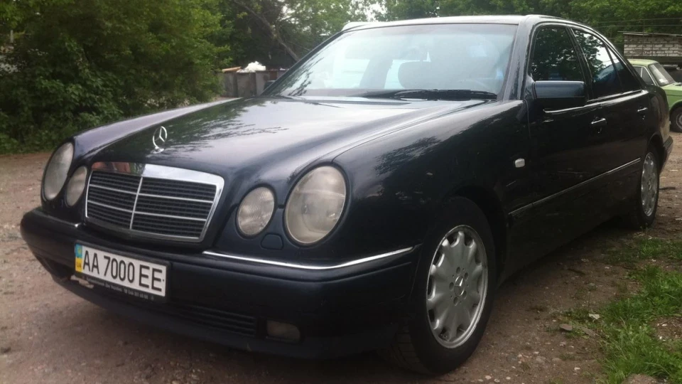 Mercedes-Benz E-Class V8 4,2 Avantgarde 4