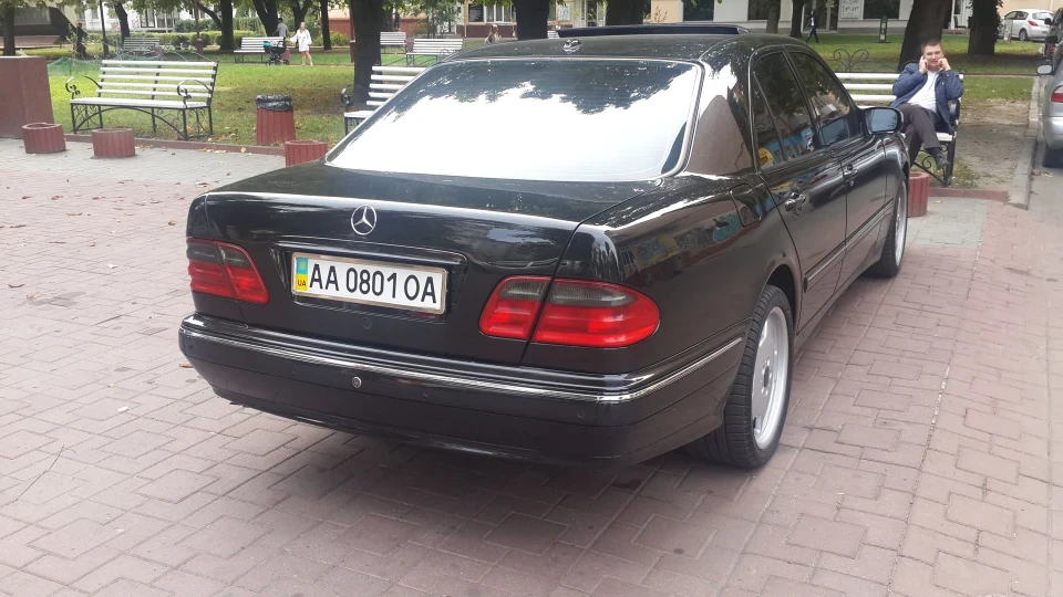 Mercedes-Benz E-Class V8 2