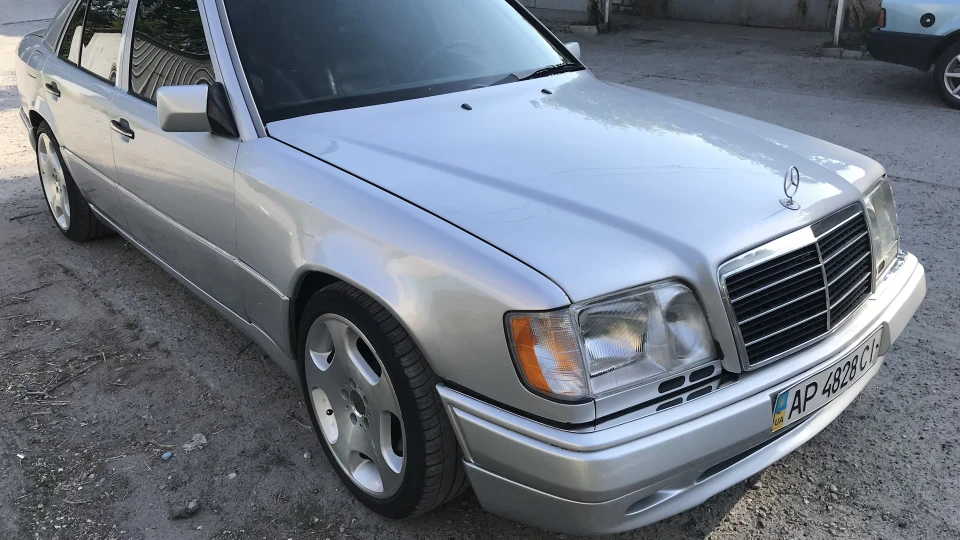 Mercedes-Benz E-Class V8 2