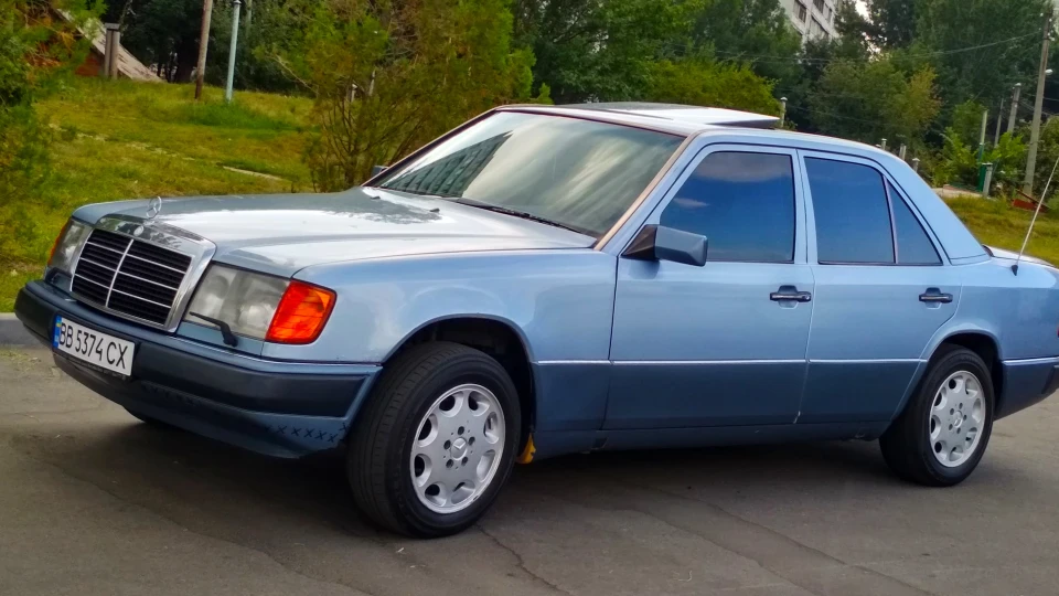Mercedes-Benz E-Class W124 260E
