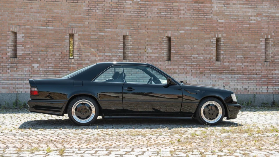 Mercedes-Benz E-Class w124 coupe AMG