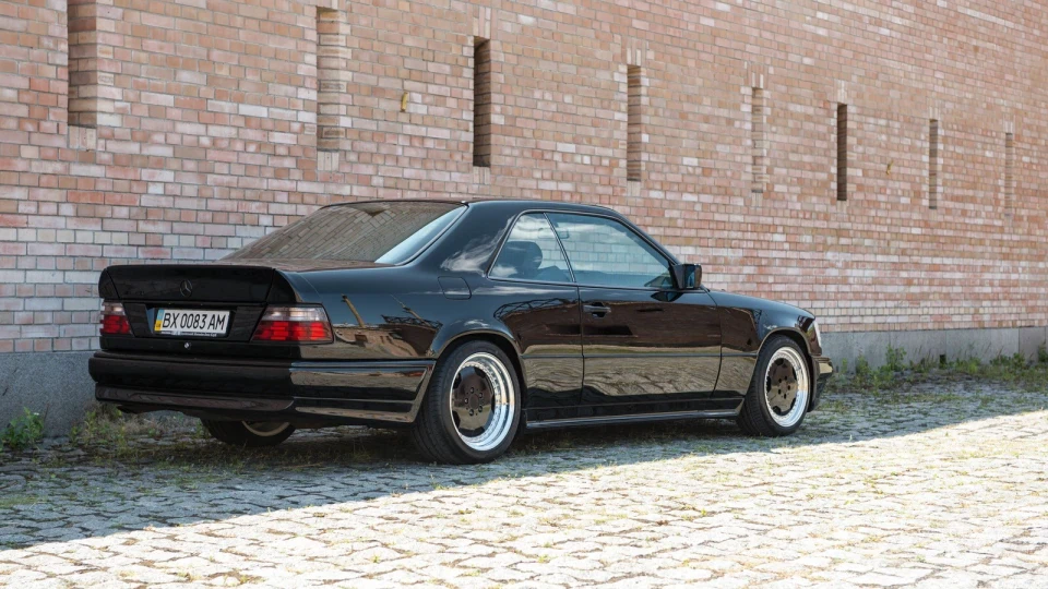 Mercedes-Benz E-Class w124 coupe AMG 2