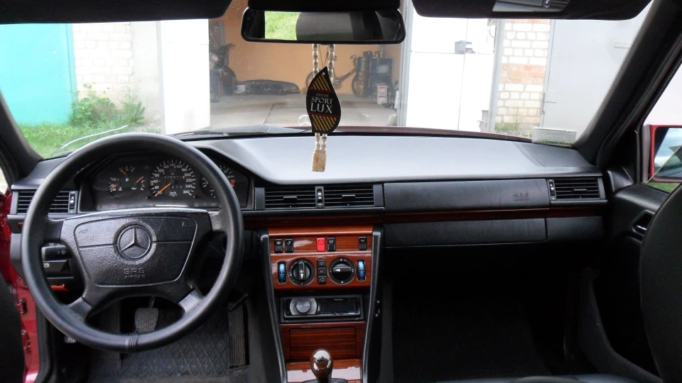 Mercedes-Benz E-Class w124 e320 220 л, с SPORT 4