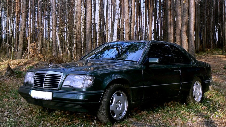 Mercedes-Benz E-Class W124 E320 Coupe 4