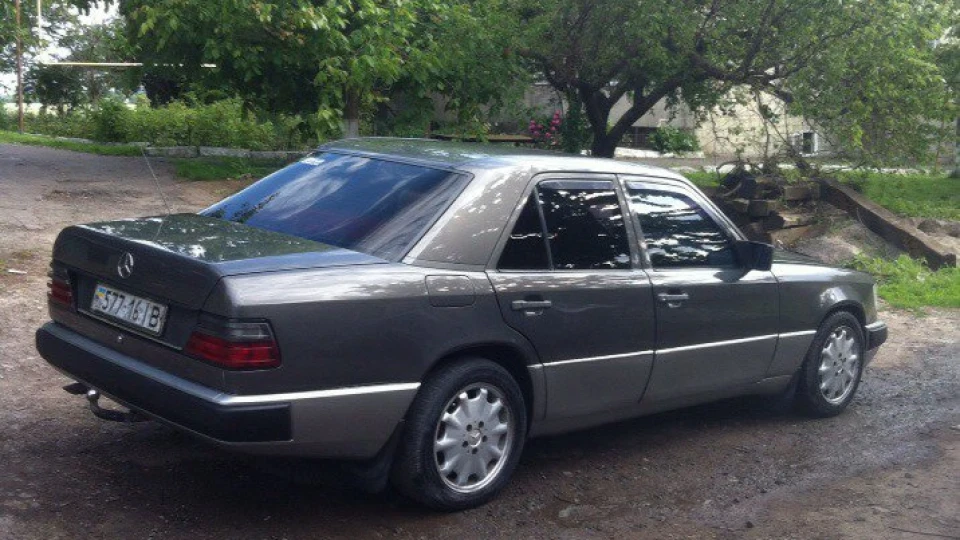 Mercedes-Benz E-Class W124 Legenda