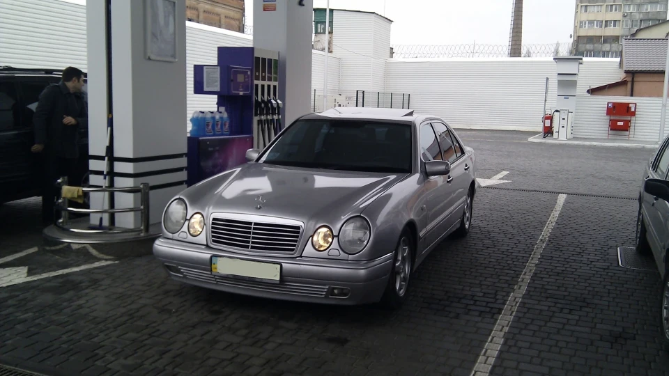 Mercedes-Benz E-Class W210 E280 V6 Individual