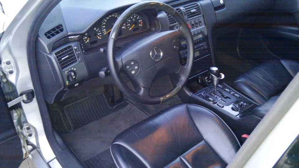 Mercedes-Benz E-Class W210 E280 V6 Individual 4