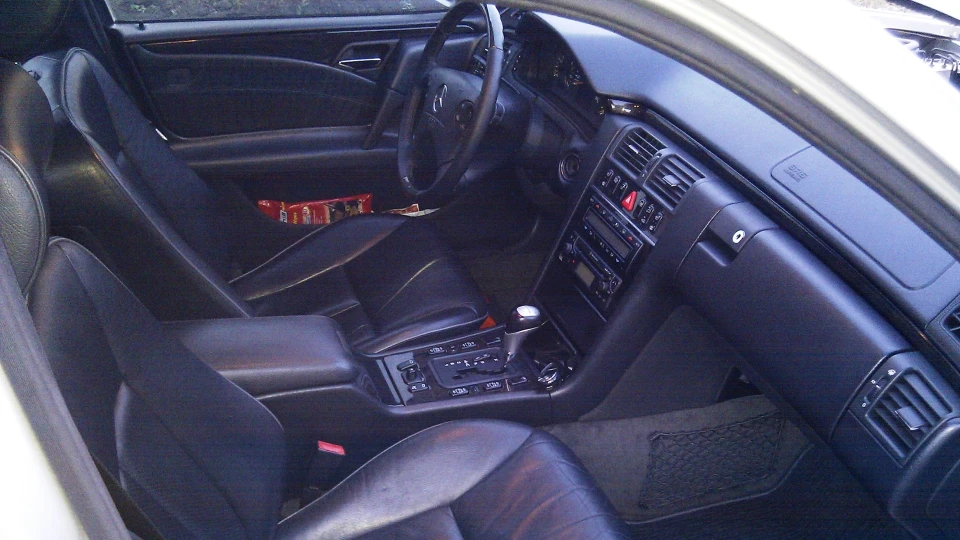 Mercedes-Benz E-Class W210 E280 V6 Individual 5