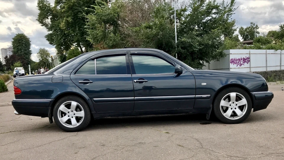 Mercedes-Benz E-Class W210 E420 4.2 4