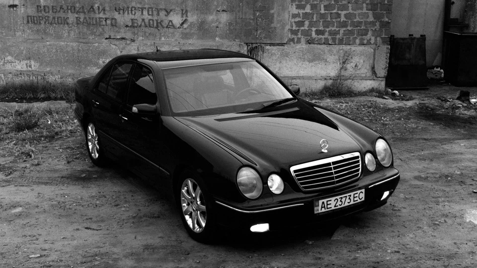 Mercedes-Benz E-Class W210 E430 V8