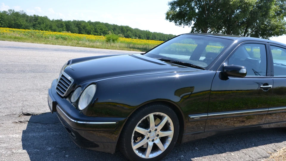 Mercedes-Benz E-Class W210 E430 V8 2