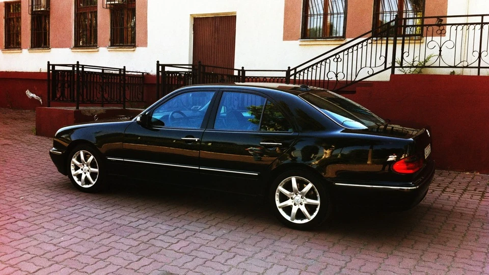 Mercedes-Benz E-Class W210 E430 V8 4
