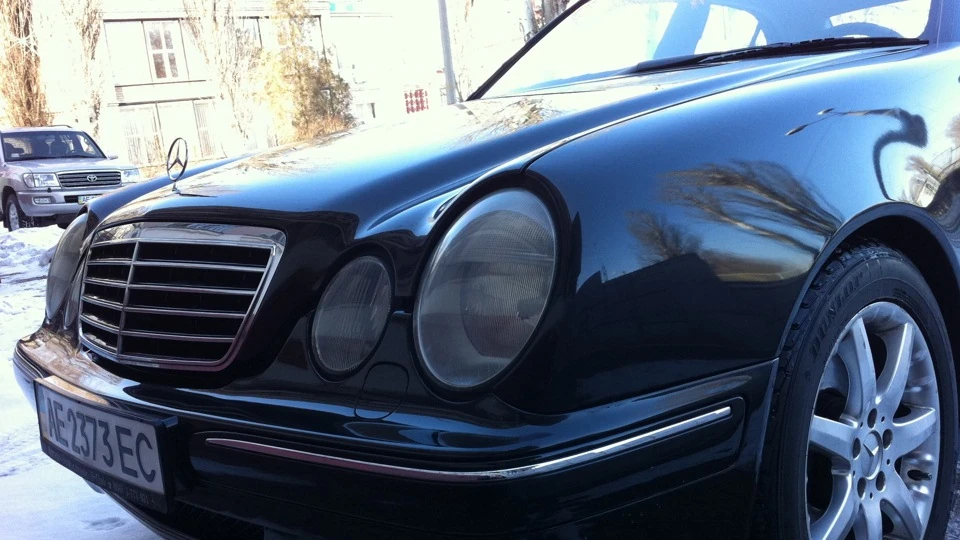 Mercedes-Benz E-Class W210 E430 V8 5