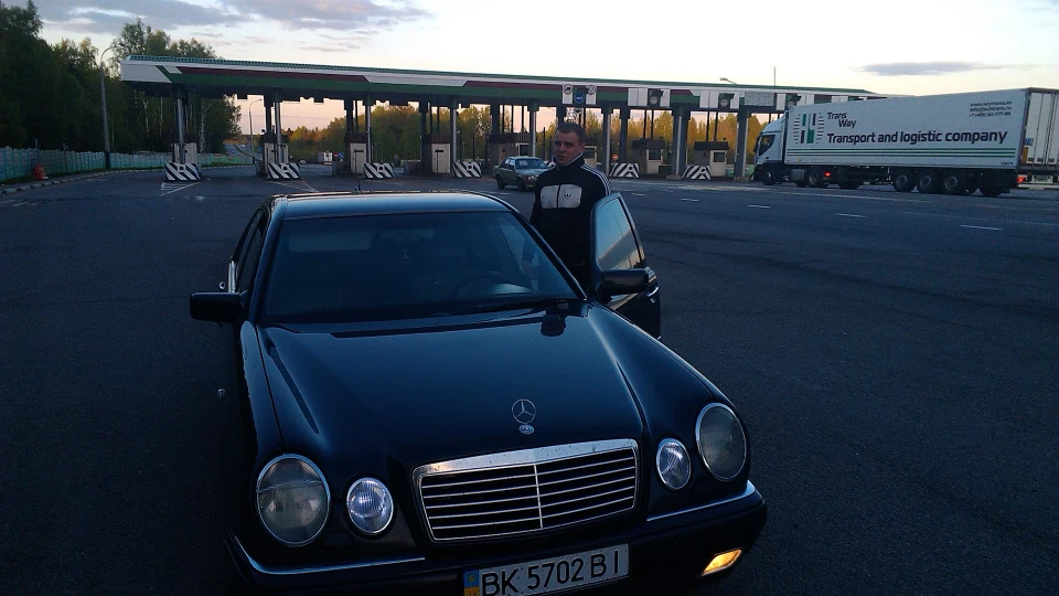 Mercedes-Benz E-Class W210 3