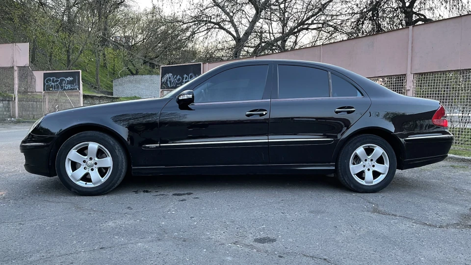 Mercedes-Benz E-Class W211 E270 CDI 2