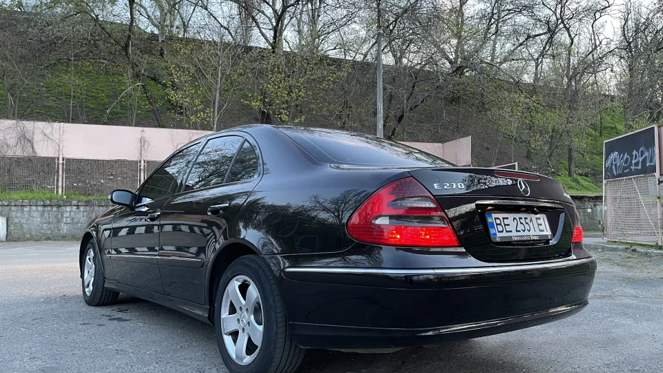 Mercedes-Benz E-Class W211 E270 CDI 3