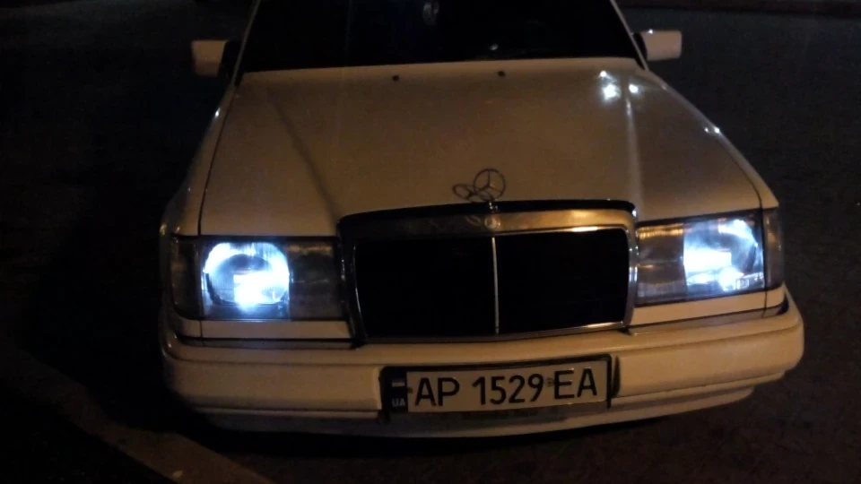 Mercedes-Benz E-Class WhiteD)))))