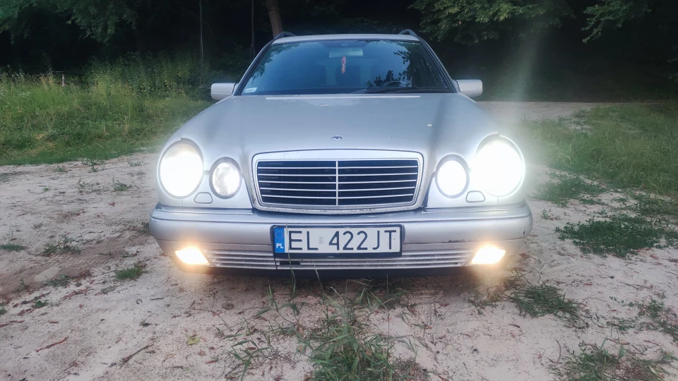 Mercedes-Benz E-Class Хрокотун 2
