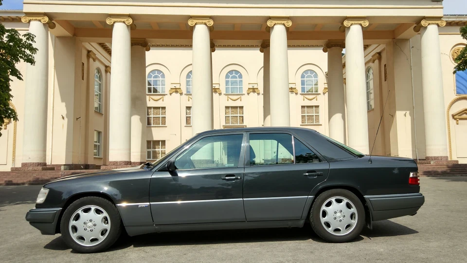 Mercedes-Benz E-Class ZEITGEIST 4