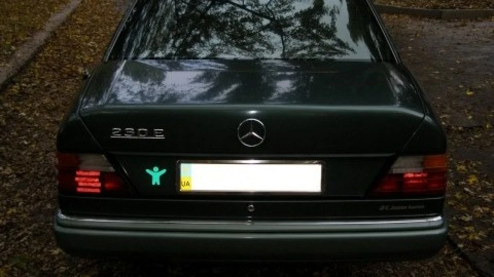 Mercedes-Benz E-Class Зелений бегемотик 2
