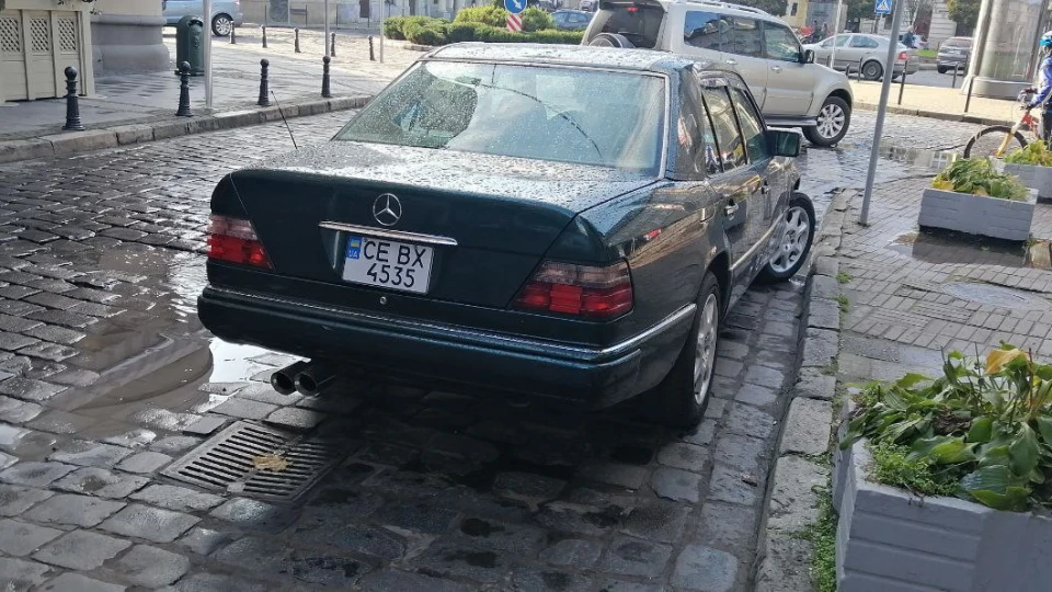 Mercedes-Benz E-Class Зелений шершень
