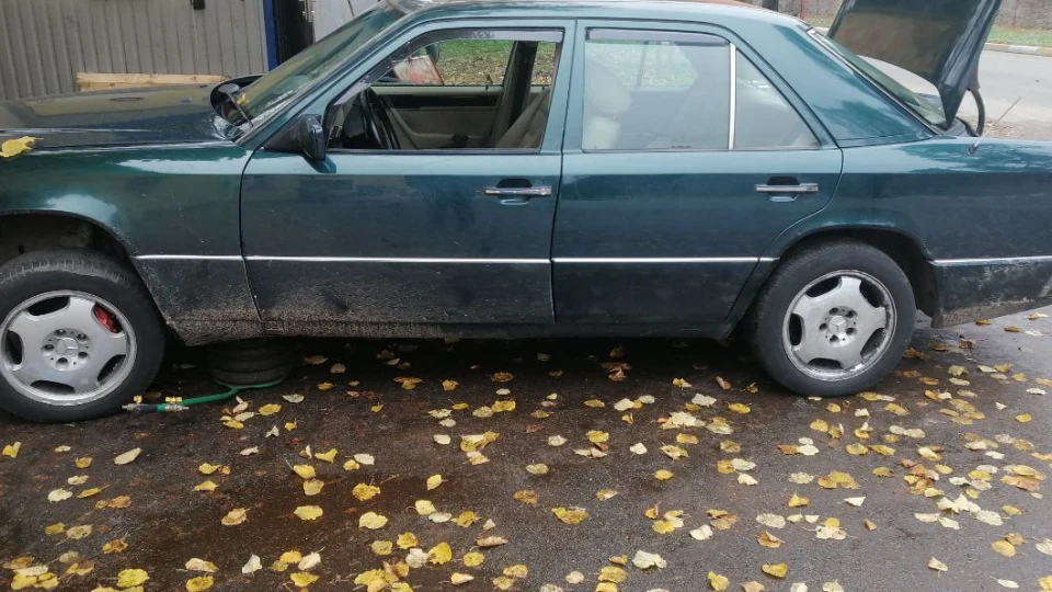 Mercedes-Benz E-Class Зелений шершень 3