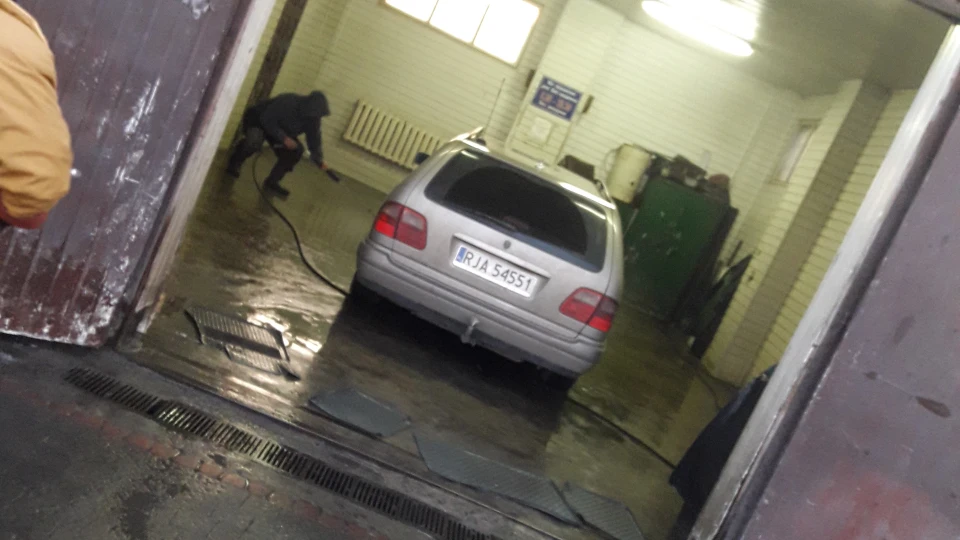 Mercedes-Benz E-Class Золотистий сарайчик 2