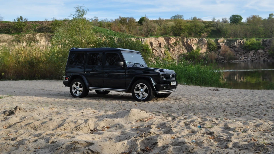 Mercedes-Benz G-Class 2